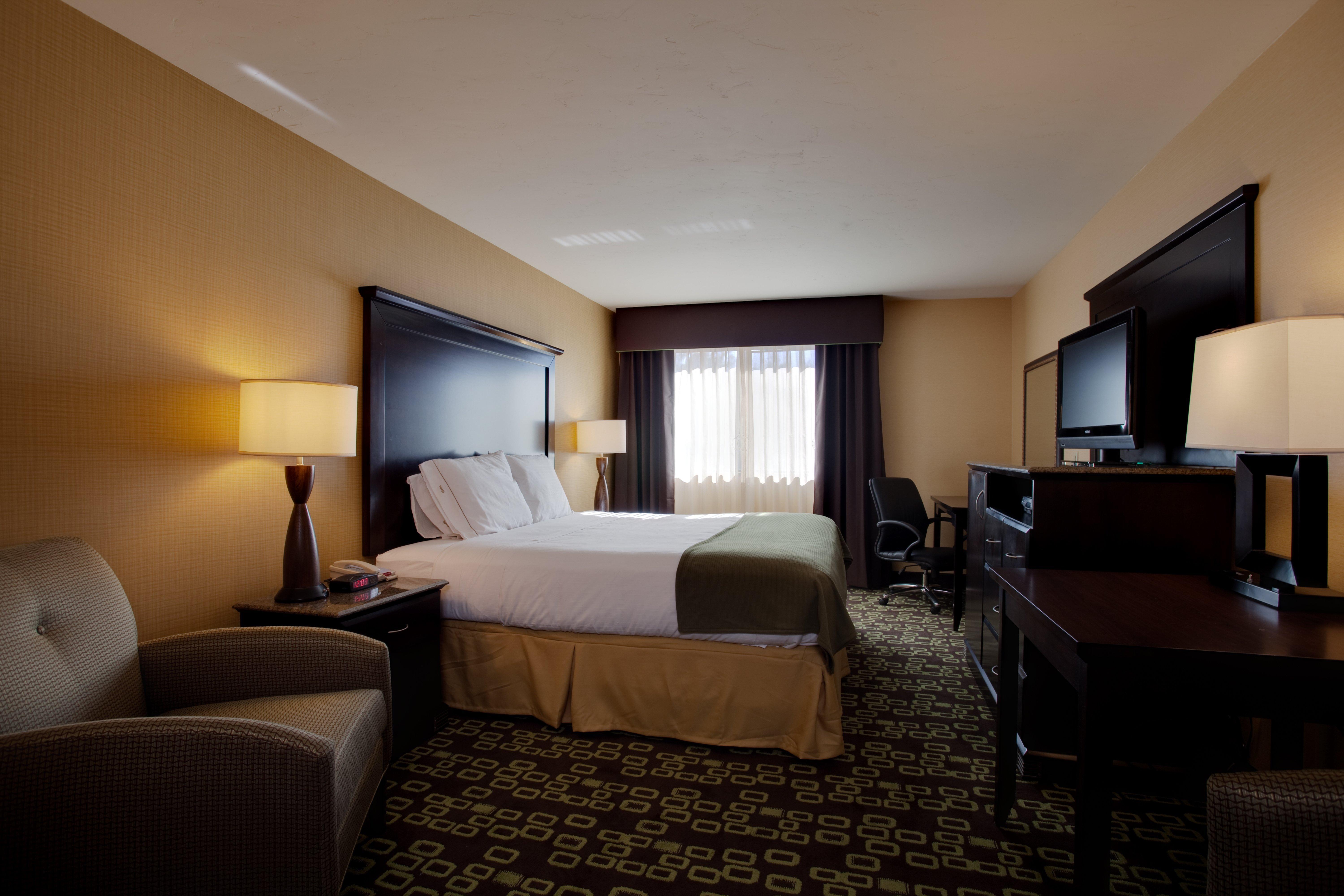 Holiday Inn Express & Suites Woodland Hills By Ihg, Los Angeles